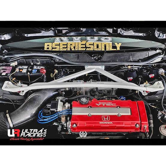 Barra Frontal UltraRacing 3 Pontos Topos Amortecedores
